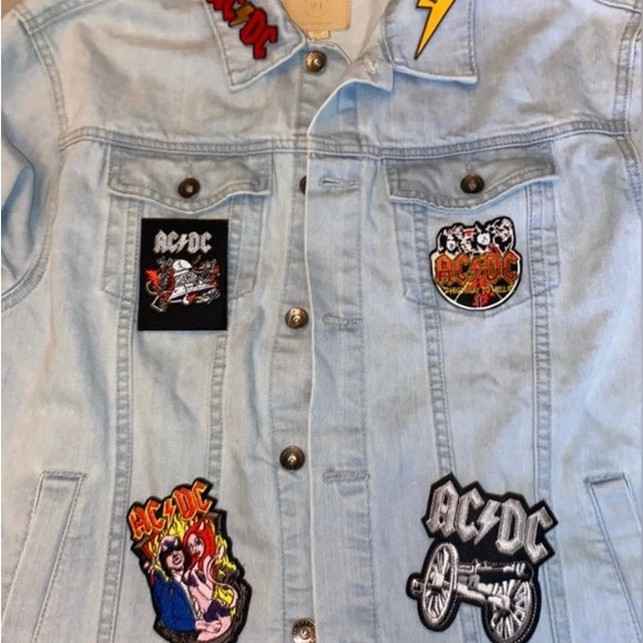 AC/DC DENIM JACKET EMBELLISHED WITH 16 PATCHES & 3-4 BUTTONS/PINS AND BACK ART - Picture 7 of 13